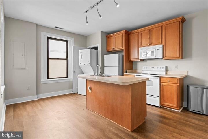 More Photos Of 2112 Fleet St, Baltimore Bar For Sale