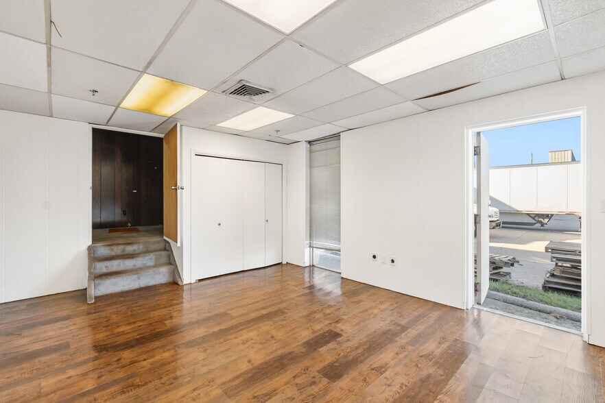 More Photos Of 125 Lurton St, Pensacola Distribution For Lease
