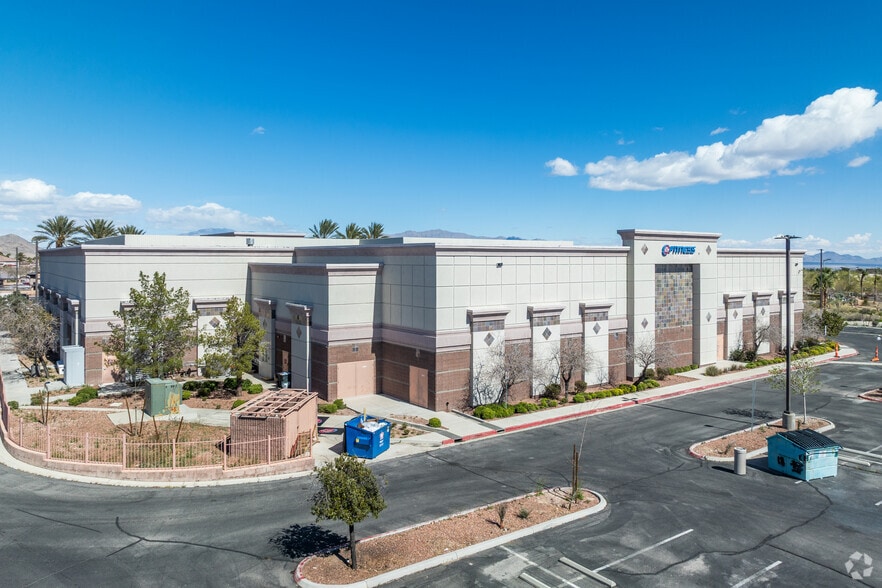 More Photos Of 2090 Village Center Cir, Las Vegas Health Club For Lease