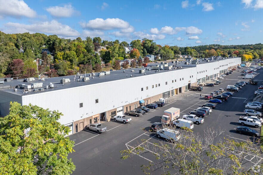 More Photos Of 411 Waverley Oaks Rd, Waltham Light Manufacturing For Lease