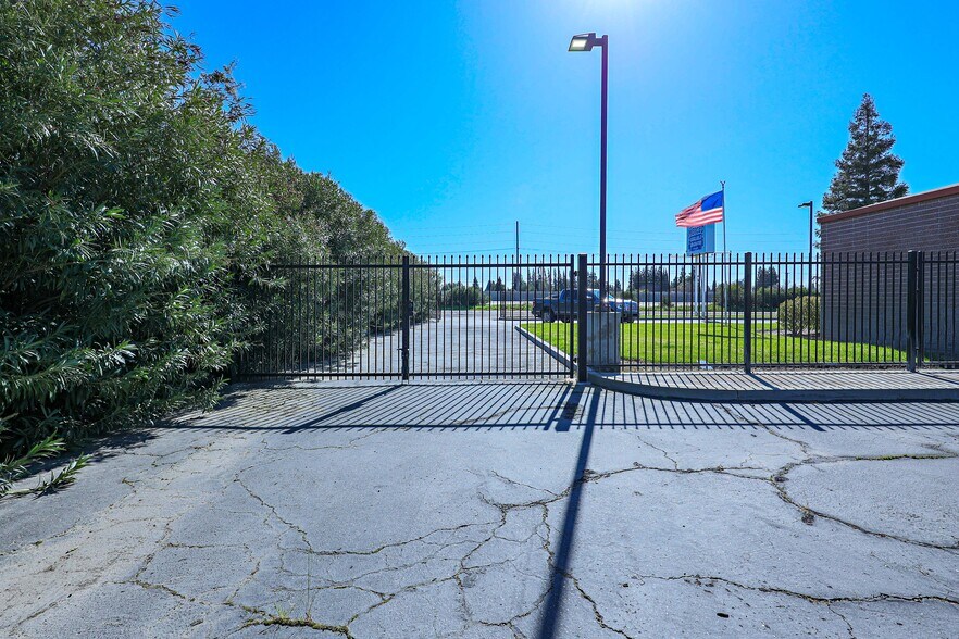 More Photos Of 971 E Broadway Ave, Atwater Office For Lease