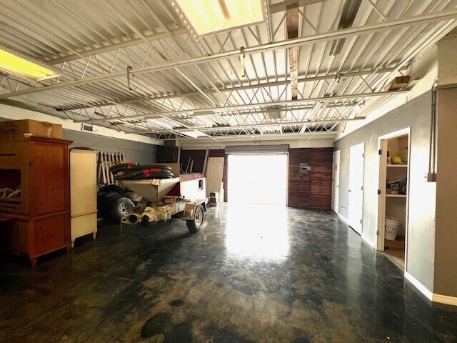 More Photos Of 2231-2235 Bruner Ln, Fort Myers Distribution For Sale
