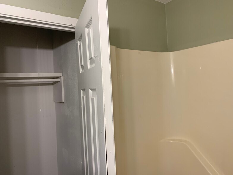 More Photos Of 2001 E 20th St, Hooks Apartments For Sale