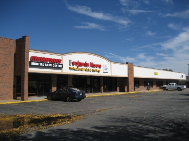More Photos Of 10400 W 103rd St, Overland Park Storefront For Lease