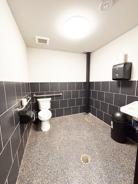 More Photos Of 2100 Double Creek Dr, Round Rock Warehouse For Sale