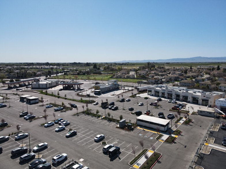 More Photos Of 1527 S Airport Way, Manteca Unknown For Lease