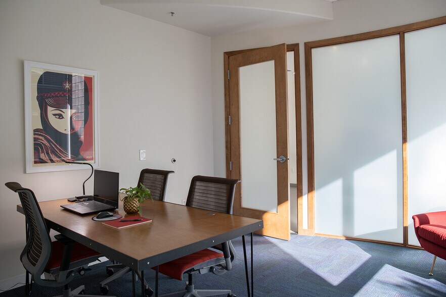 More Photos Of 1095 W Rio Salado Pky, Tempe Loft Creative Space For Lease