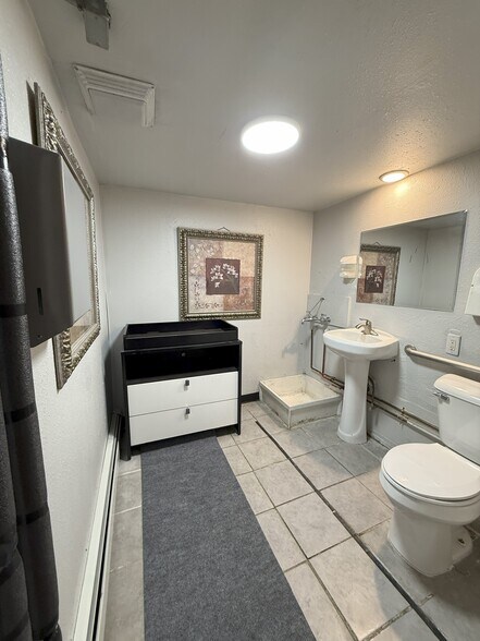 More Photos Of 550 3rd St, Fairbanks Flex For Lease