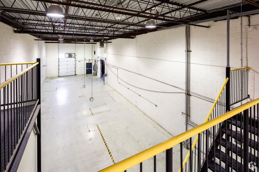 More Photos Of 2403-2467 Rue Guénette, Saint-Laurent Unknown For Lease