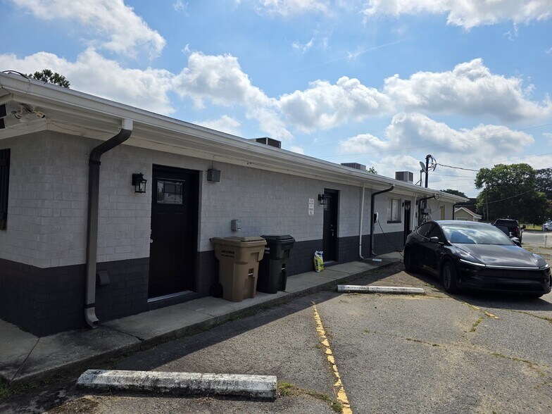More Photos Of 706 Wilkins St, Smithfield Medical For Sale