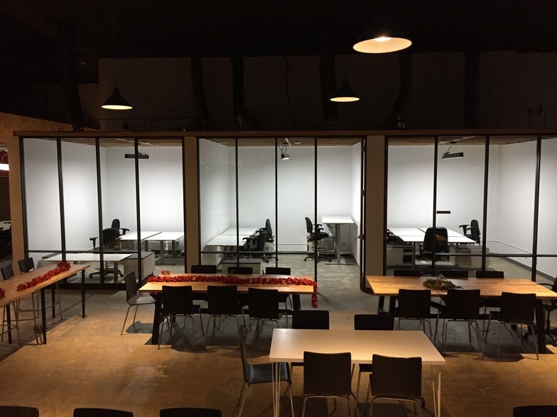 More Photos Of 351-359 15th St, Oakland Loft Creative Space For Lease