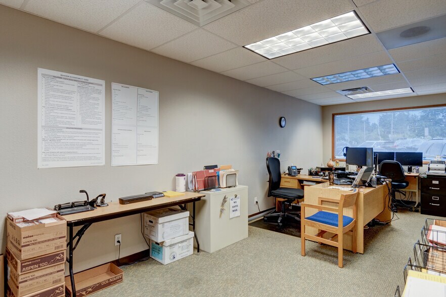 More Photos Of 499 NE Midway Blvd, Oak Harbor Office For Sale