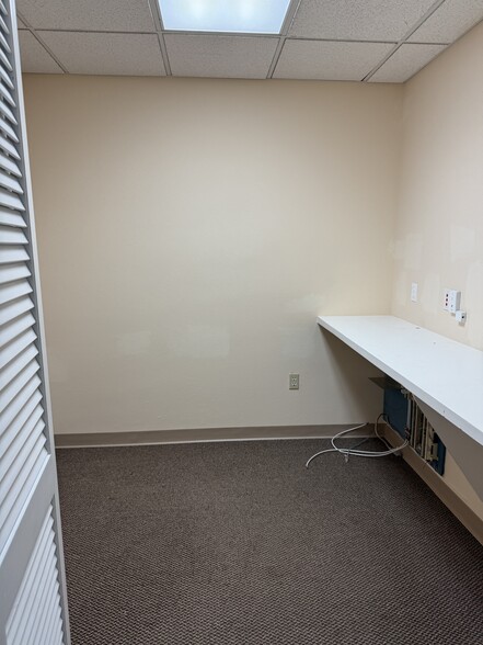 More Photos Of 5881-5897 Whitfield Ave, Sarasota General Retail For Lease