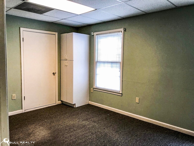 More Photos Of 7961 Hwy 92, Woodstock Medical For Lease