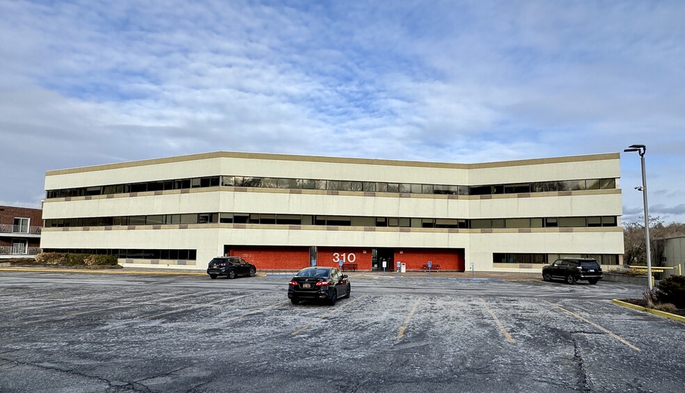 Primary Photo Of 310 E Shore Rd, Great Neck Medical For Lease