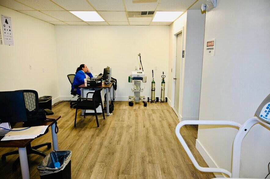 More Photos Of 8000-8004 N Armenia Ave, Tampa Medical For Lease