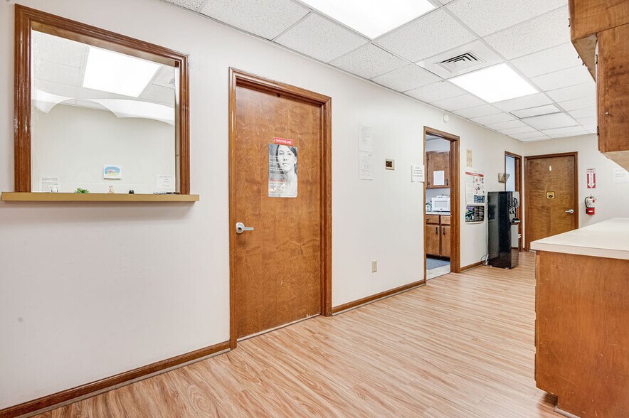 More Photos Of 231 Memorial Dr, Jacksonville Medical For Sale