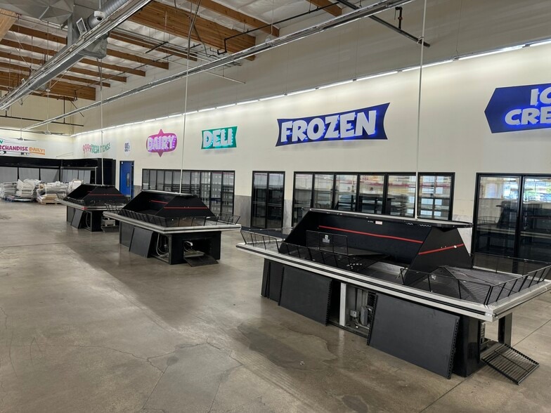 More Photos Of 20220-20222 US Highway 18, Apple Valley Supermarket For Lease