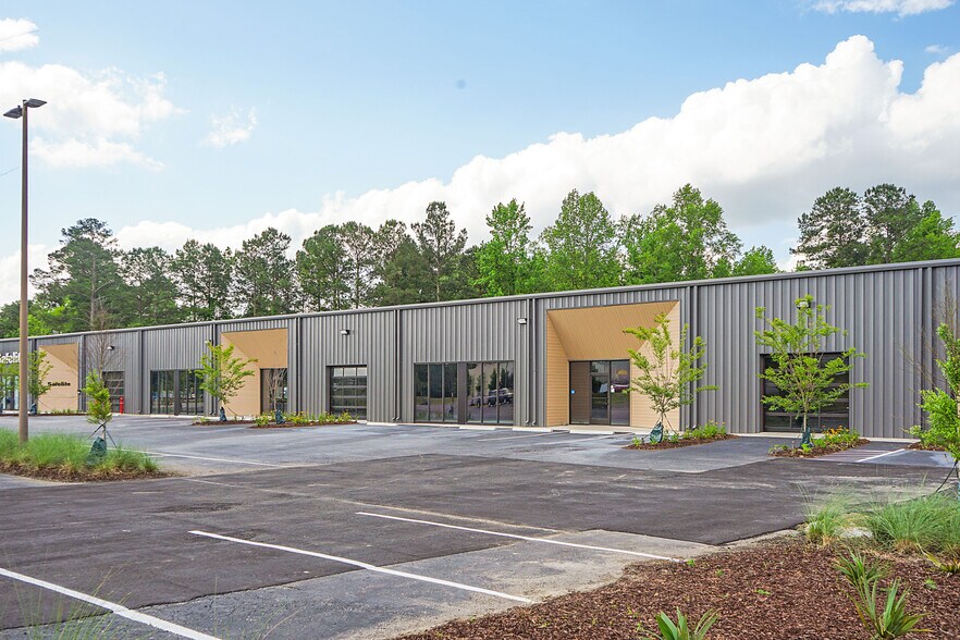 More Photos Of 1341 College Park Rd, Summerville Showroom For Sale