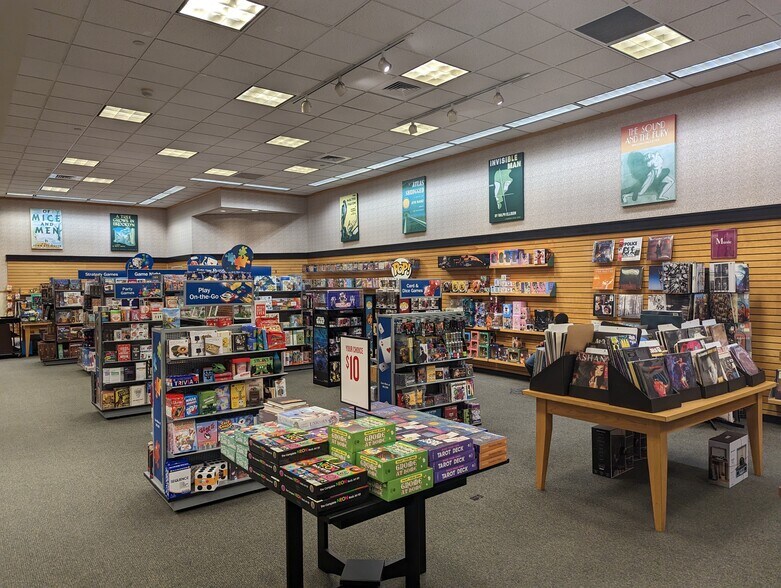 More Photos Of 4909 W Waco Dr, Waco Storefront For Sale