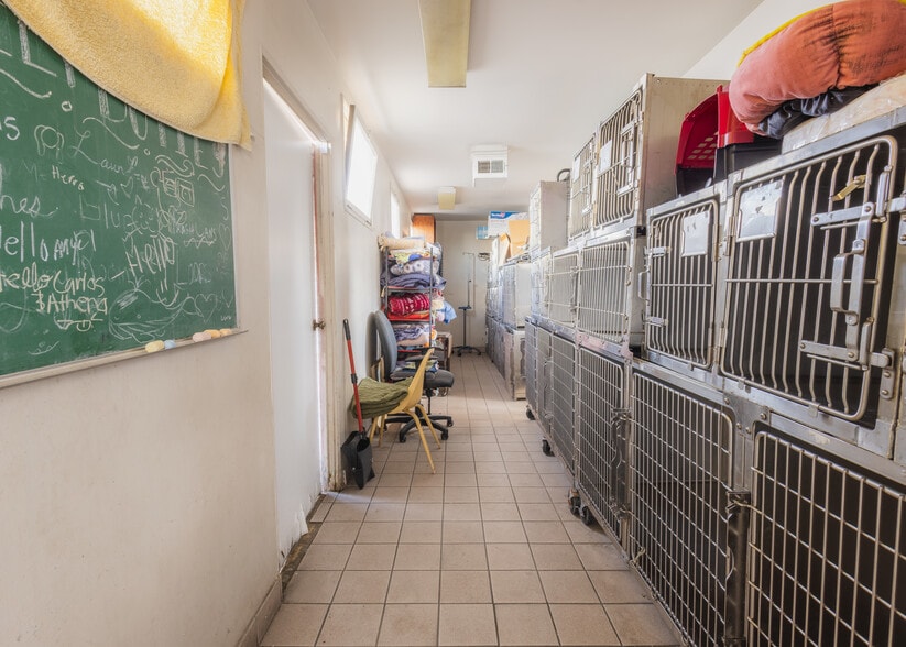 More Photos Of 11149 Garvey Ave, South El Monte Veterinarian Kennel For Sale