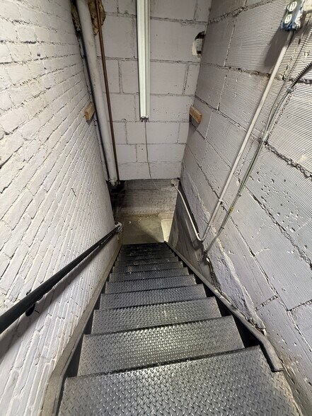 More Photos Of 178 Walworth St, Brooklyn Flex For Sale