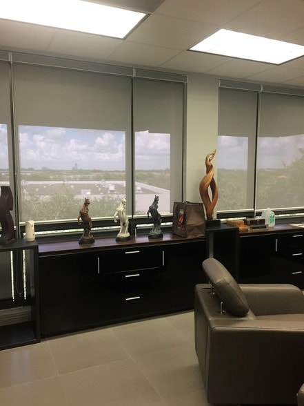 More Photos Of 14125 NW 80th Ave, Miami Lakes Office For Sale
