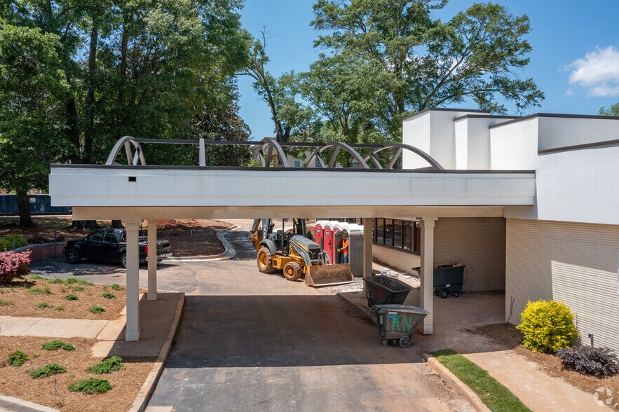 More Photos Of 1010 Prince Ave, Athens Unknown For Sale