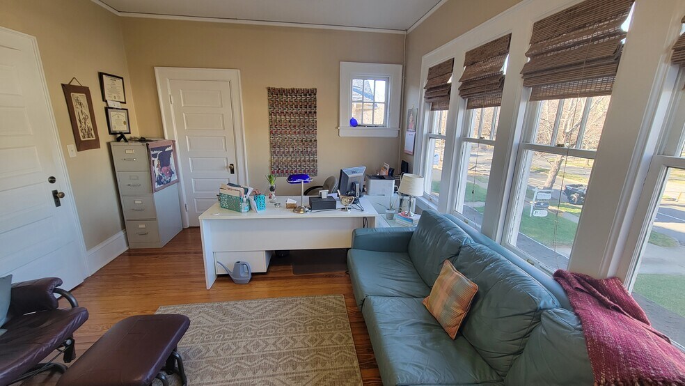 More Photos Of 708 East Blvd, Charlotte Office For Sale