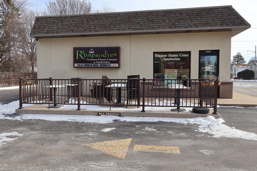 More Photos Of 1226 Oregon St, Oshkosh Restaurant For Sale