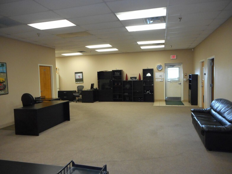 More Photos Of 428 Hemphill St, Fort Worth Distribution For Lease