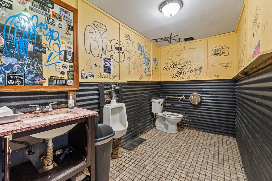 More Photos Of 10 Anastasia Blvd, Saint Augustine Bar For Lease