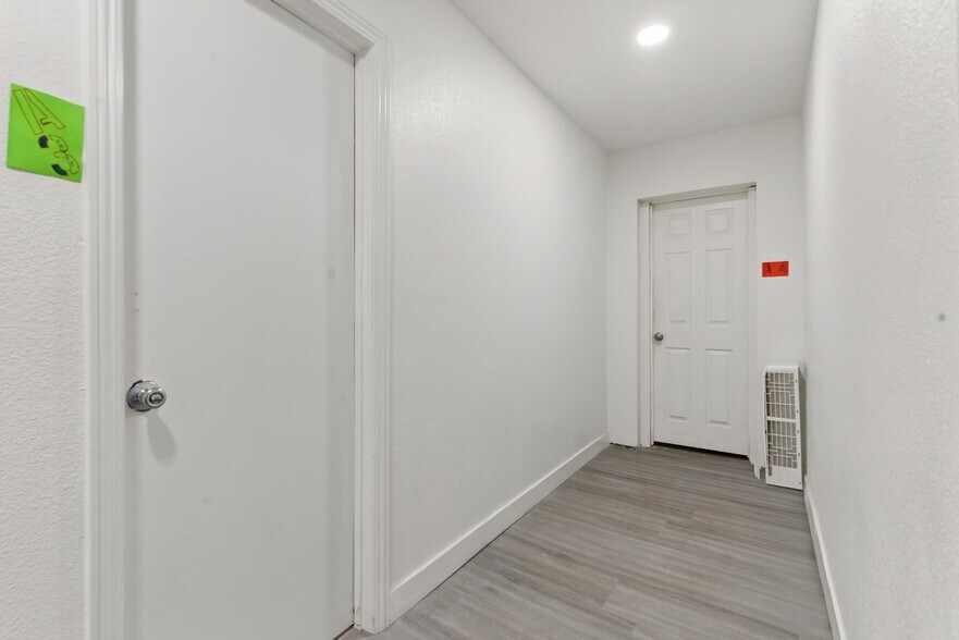 More Photos Of 214 S Maryland Pky, Las Vegas Loft Creative Space For Sale