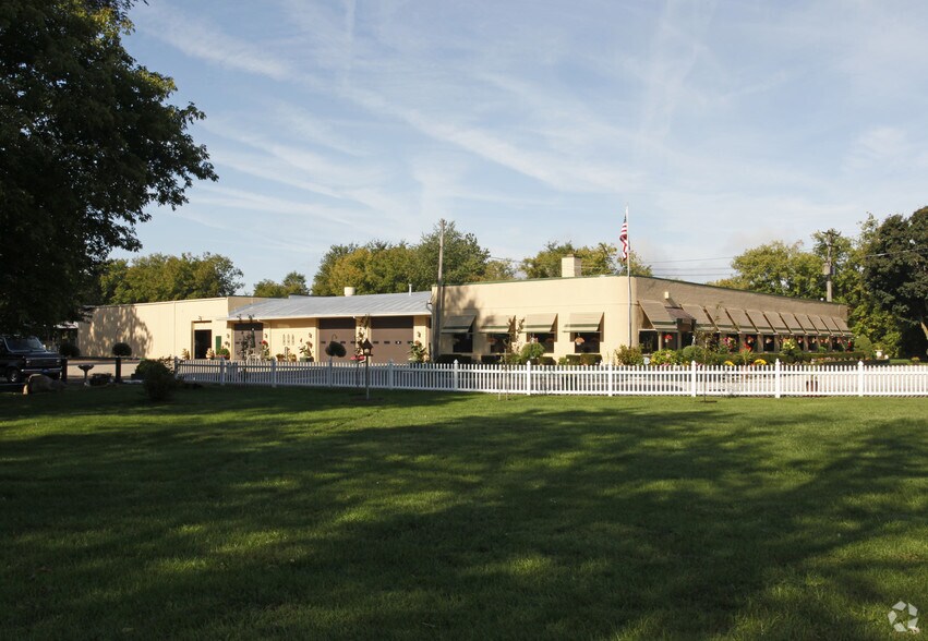 More Photos Of 56495 Grand River Ave, New Hudson Warehouse For Lease