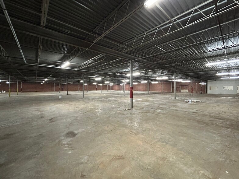 More Photos Of 611 Heritage Dr, Lake View Warehouse For Lease