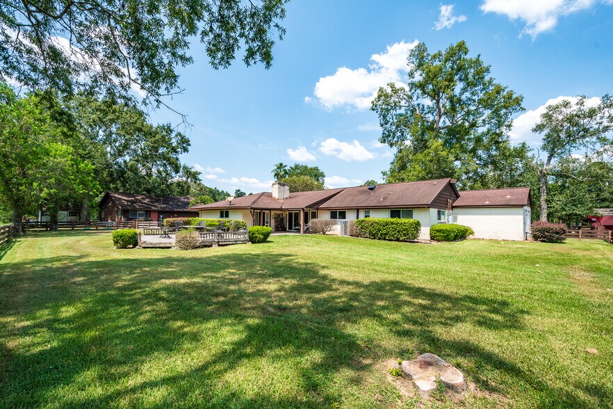 More Photos Of 16410 FM 1485 Rd, Conroe Veterinarian Kennel For Sale