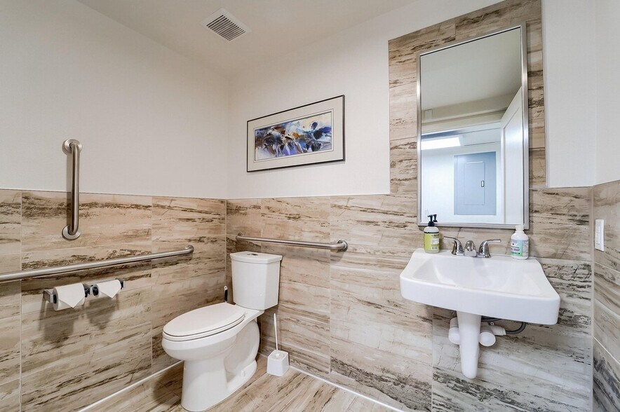 More Photos Of 2930 Broadway St, Boulder Office For Sale