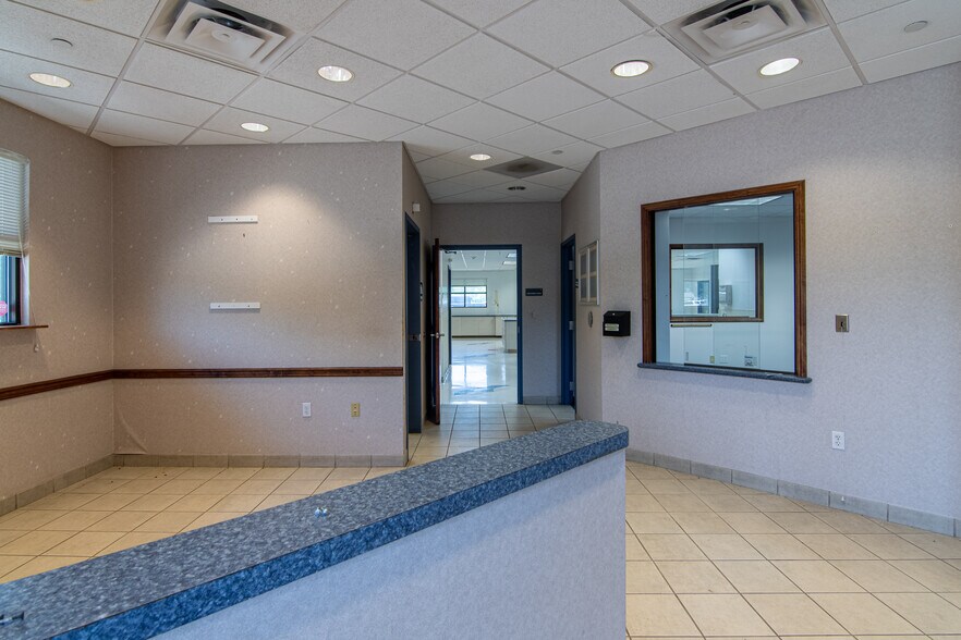 More Photos Of 201 W 5th St, Bonham Medical For Lease