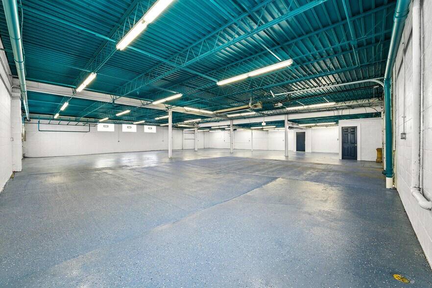 More Photos Of 3665 Central Pky, Cincinnati Warehouse For Sale