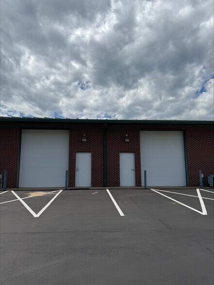 More Photos Of 2020 Independence Commerce Dr, Matthews Flex For Lease