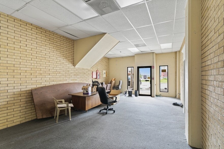 More Photos Of 327-345 E Bay St, Jacksonville Storefront Retail Office For Lease