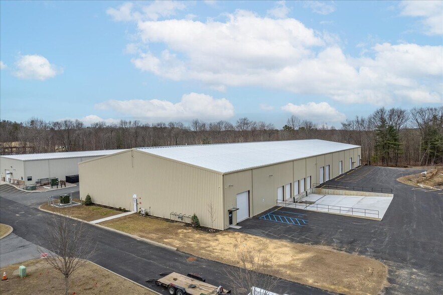 More Photos Of 25 Wood Road, Round Lake Distribution For Lease