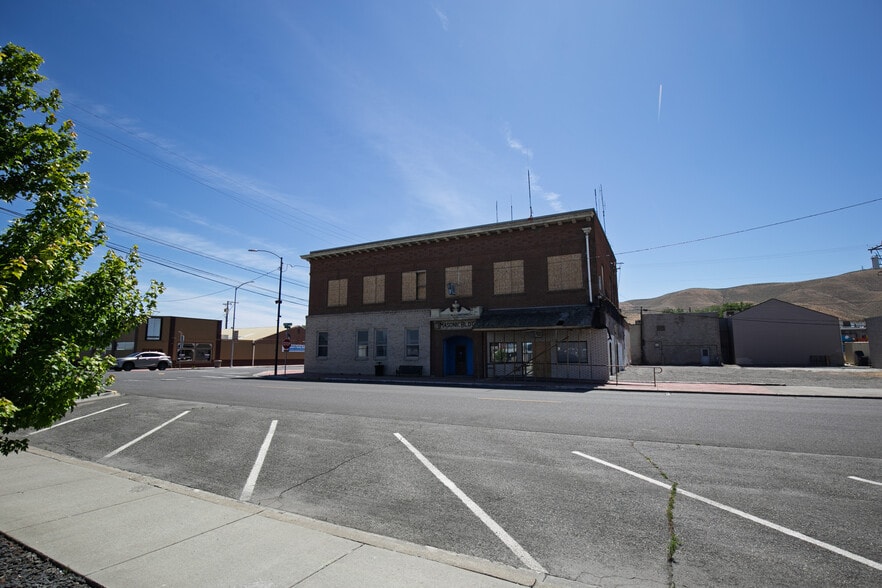 More Photos Of 601 7th St, Prosser General Retail For Sale