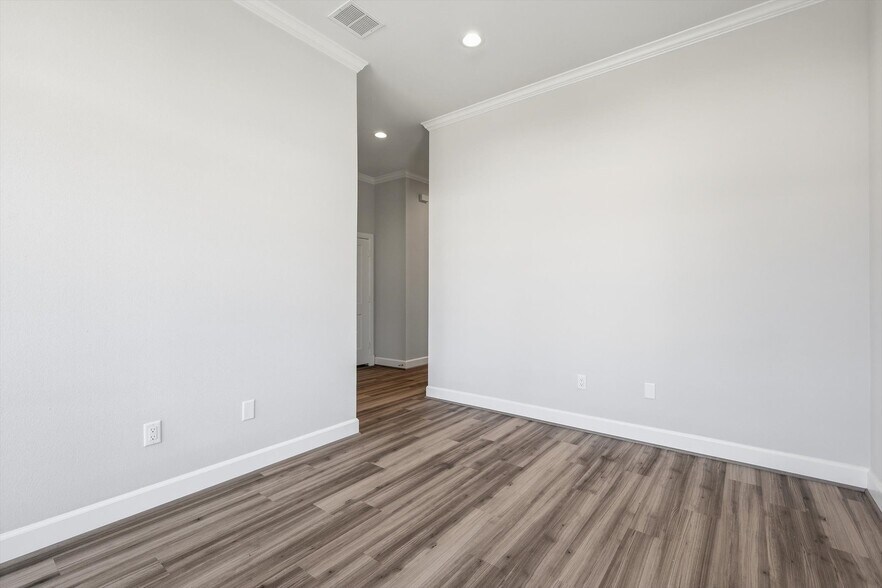 More Photos Of 3121 Bailey Dr, Fort Worth Office For Sale