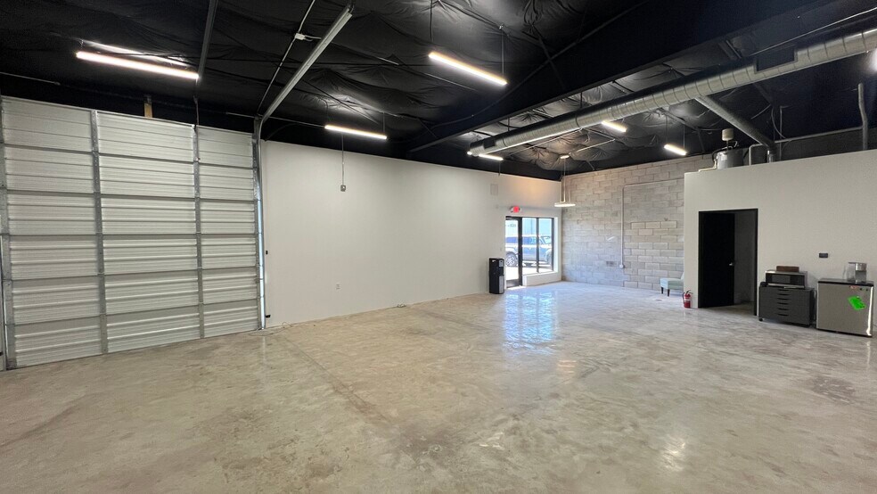 More Photos Of 8918 Spring Branch Dr, Houston Unknown For Lease