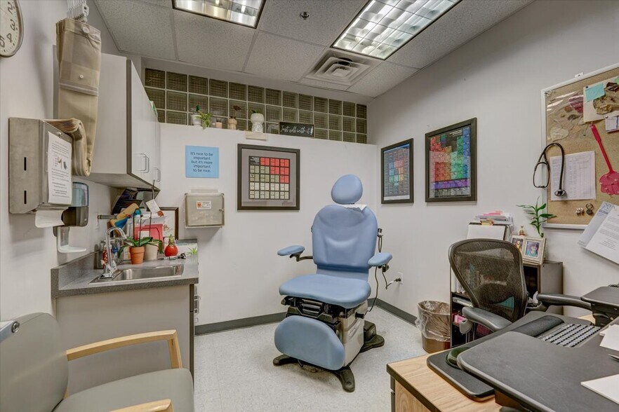 More Photos Of 2035 Mesquite Ave, Lake Havasu City Medical For Sale