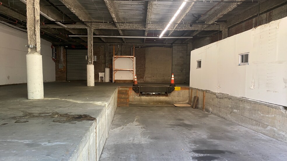More Photos Of 276 Flushing Ave, Brooklyn Distribution For Lease