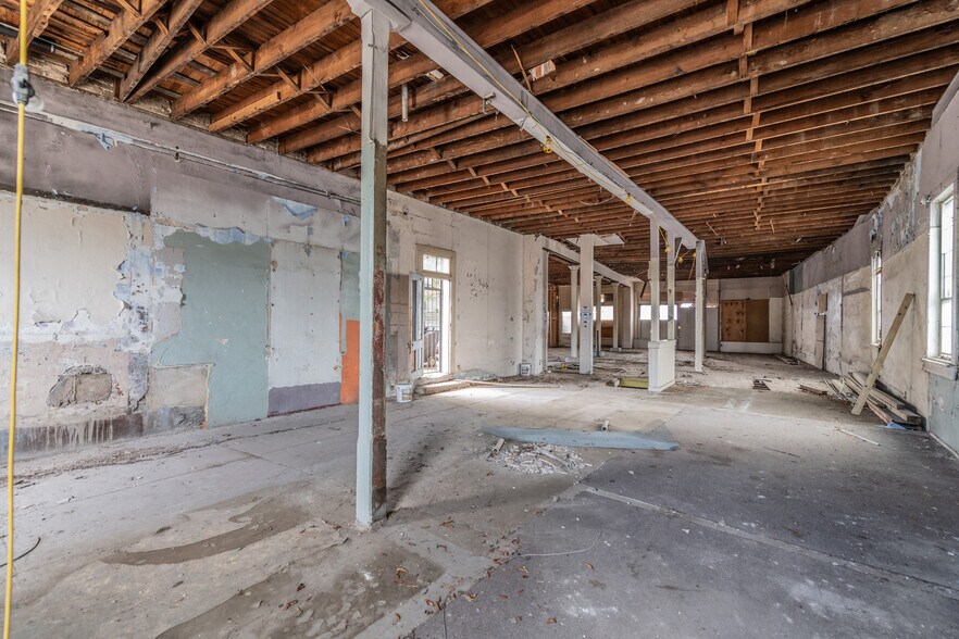 More Photos Of 1405 S Flores St, San Antonio Hospitality For Lease