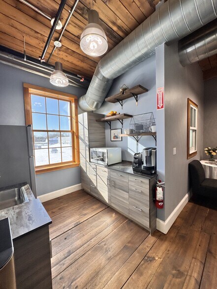 More Photos Of 60 Pleasant St, Ashland Flex For Lease