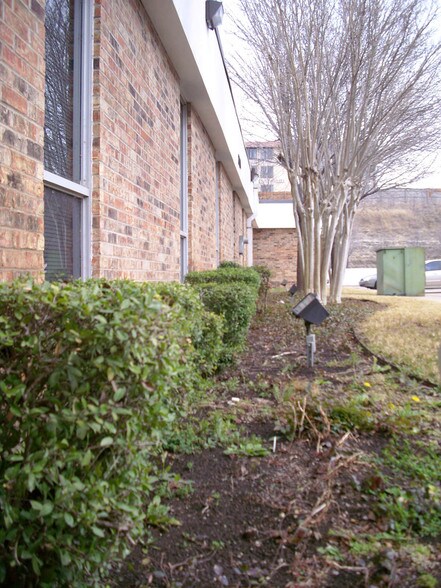 More Photos Of 2401 Scott Ave, Fort Worth Office For Lease